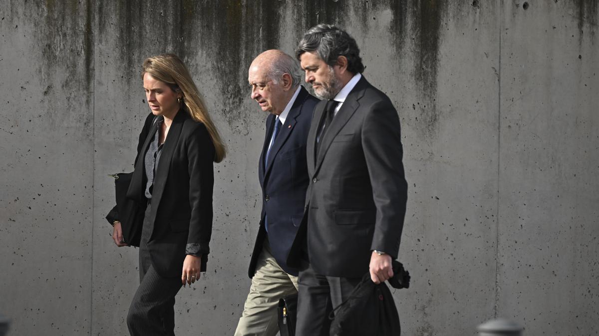 El exministro del Interior Jorge Fernández Díaz y su abogado Jesús Mandri a su llegada este martes a la sede de la Audiencia Nacional.