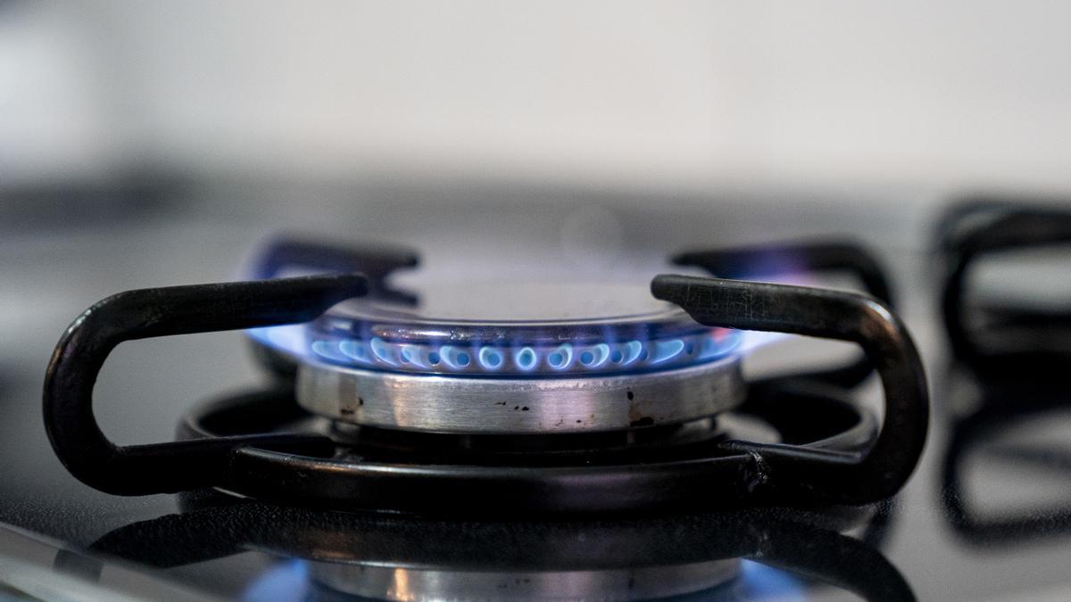 La guerra de Irán encarece las ofertas del gas y ya cuestan entre un 50% y un 100% más que la tarifa regulada