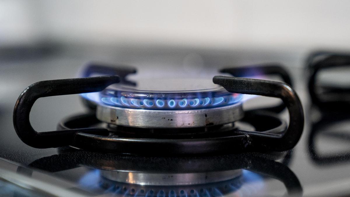Foto de archivo de un fuego de cocina de gas, en Madrid.