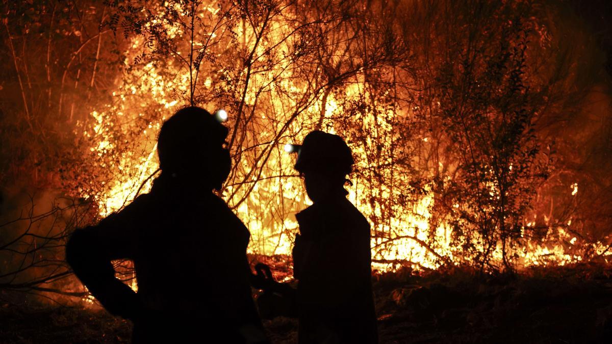 La quincena trágica de la oleada de incendios: de la preemergencia estatal a las 411.000 hectáreas quemadas