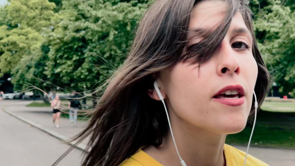 La cantante Ona Mafalda en el videoclip de 'Anthem'.
