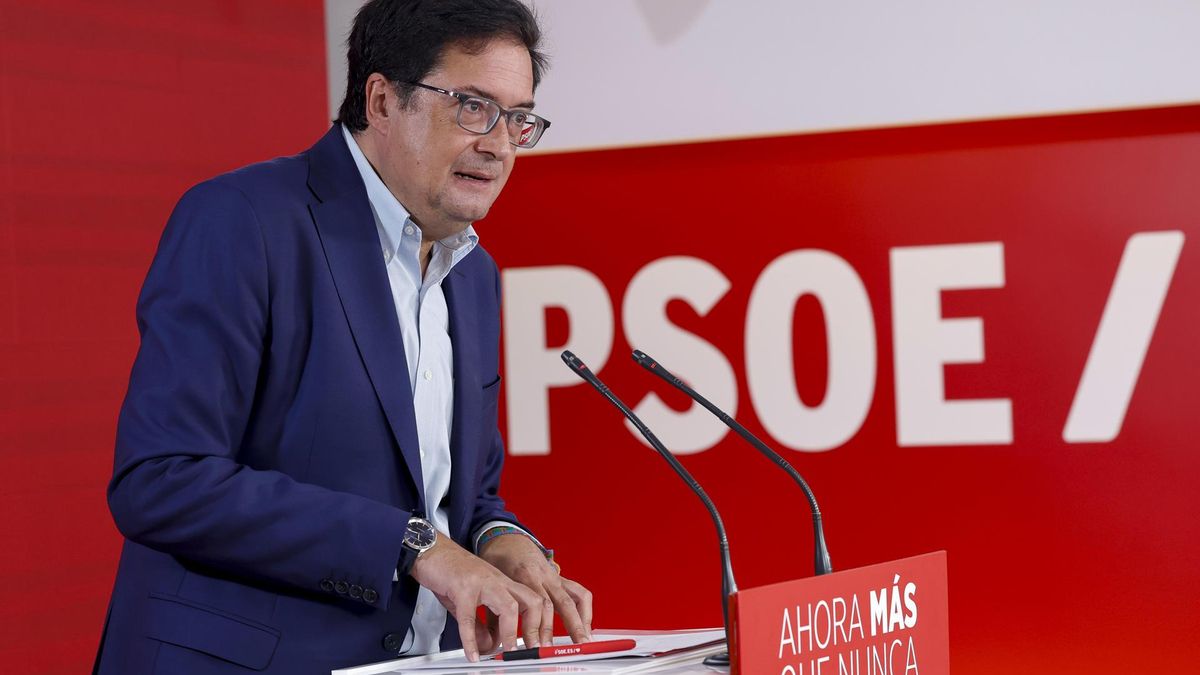 El secretario general del PSOE de Madrid y ministro para la Transformación Digital y de la Función Pública, Óscar López, durante la rueda de prensa que ha ofrecido este viernes en la sede de Ferraz, en Madrid.