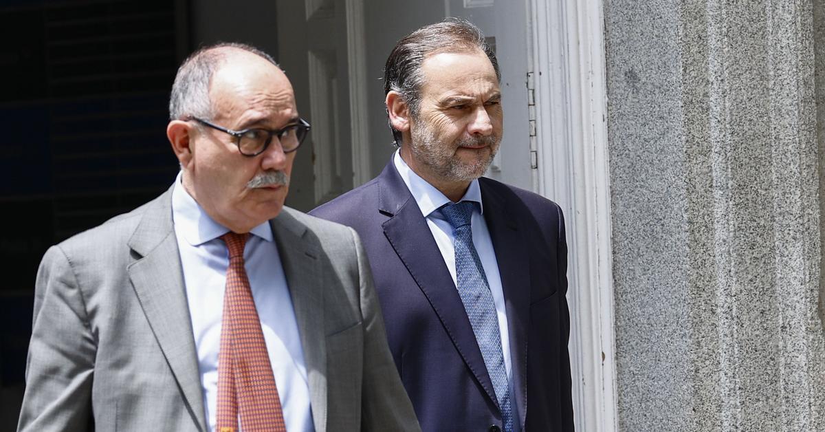 El juez rechaza la renuncia de Ábalos a su abogado por estar en fraude de ley y mantiene su citación