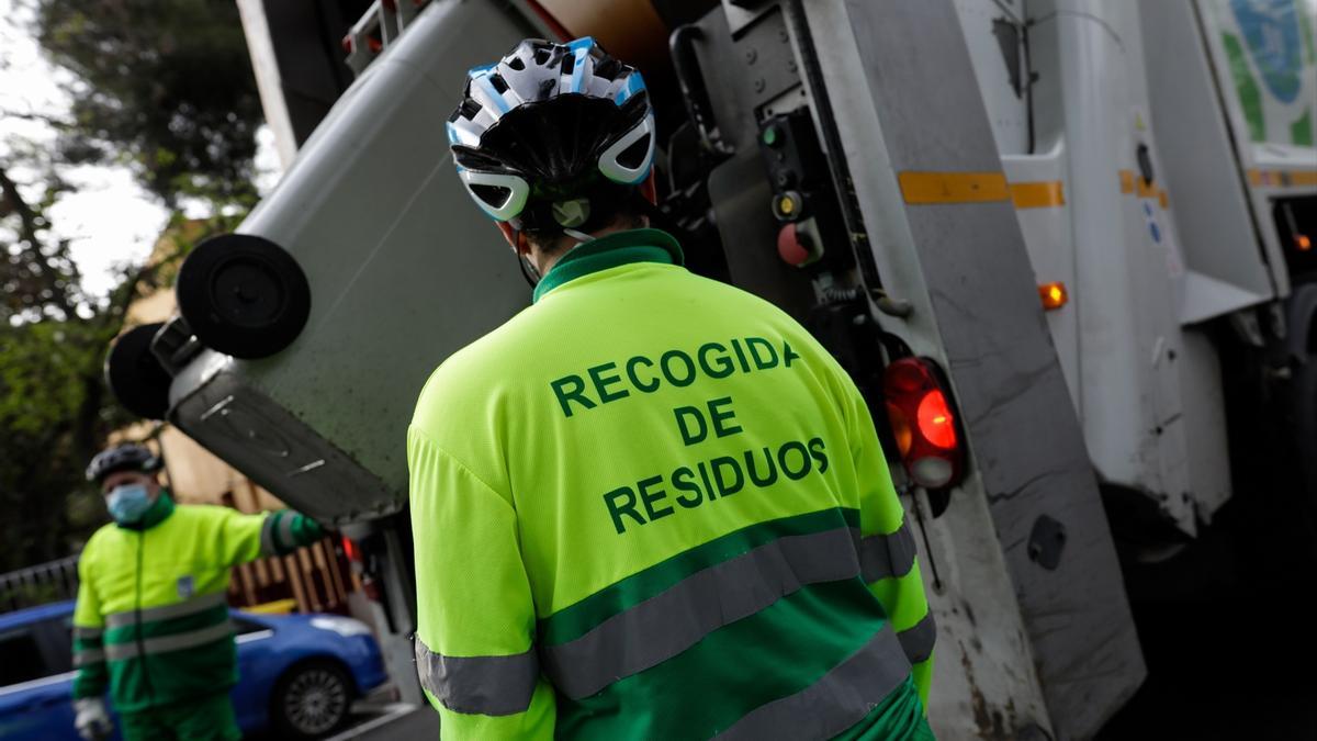 Los cientos de millones que Ecoembes no paga cada año engordan la tasa de basuras que asumen los ciudadanos
