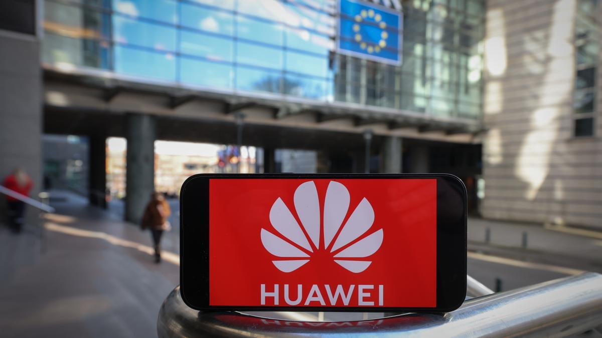 Del veto de Trump al contrato con Interior: así es Huawei, la empresa con la que el PP ataca al Gobierno