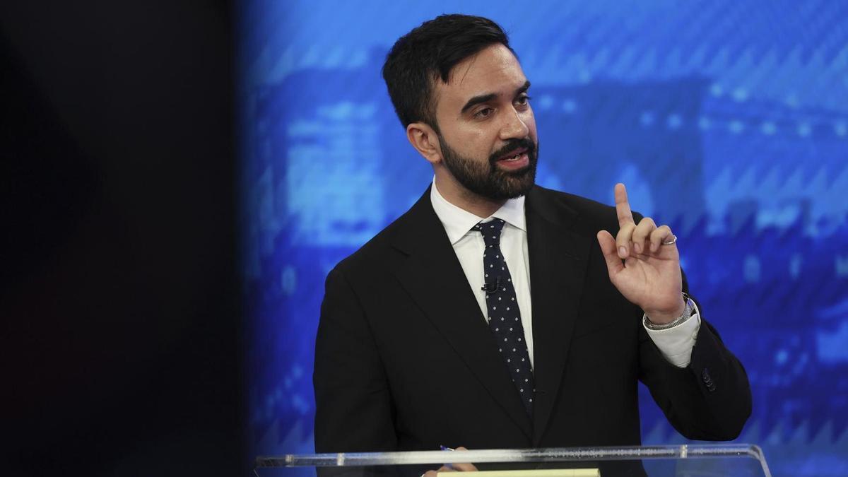Zohran Mamdani, ganador de las primarias para la Alcaldía de Nueva York, durante un debate.