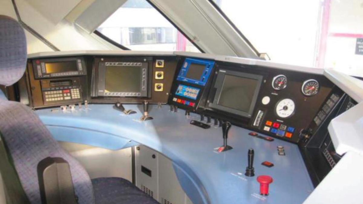 Cabina de conducción de un tren Alvia S-730 como el accidentado en Angrois.