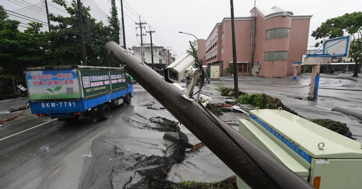 El supertifón Ragasa toca tierra en el principal polo industrial de China tras dejar 17 muertos en Taiwán
