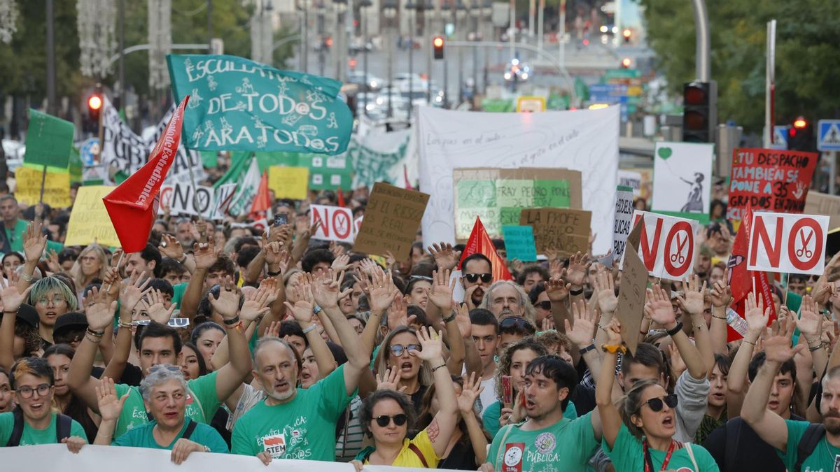Una marea verde inunda Madrid el primer día de una huelga educativa histórica: “No nos van a callar”