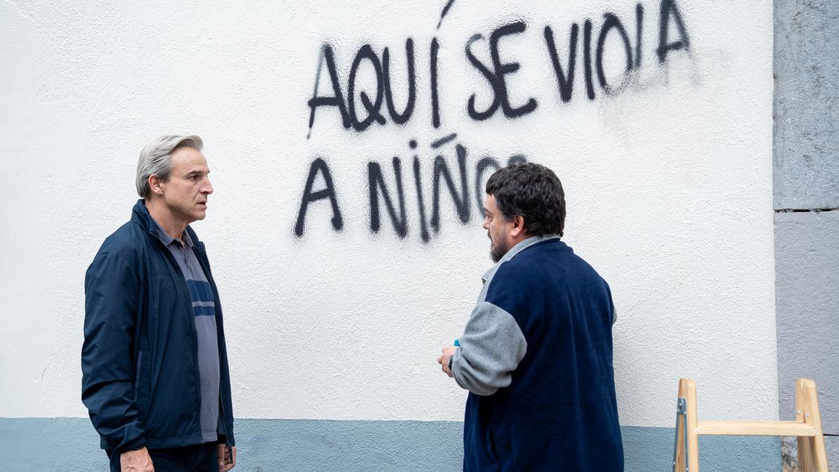 Alberto San Juan y Antonio Zafra en una escena de 'La luz'.