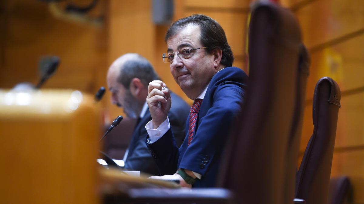Archivo - El vicepresidente segundo del Senado, Guillermo Fernández Vara, durante una sesión plenaria en el Senado, a 8 de noviembre de 2023, en Madrid (España).