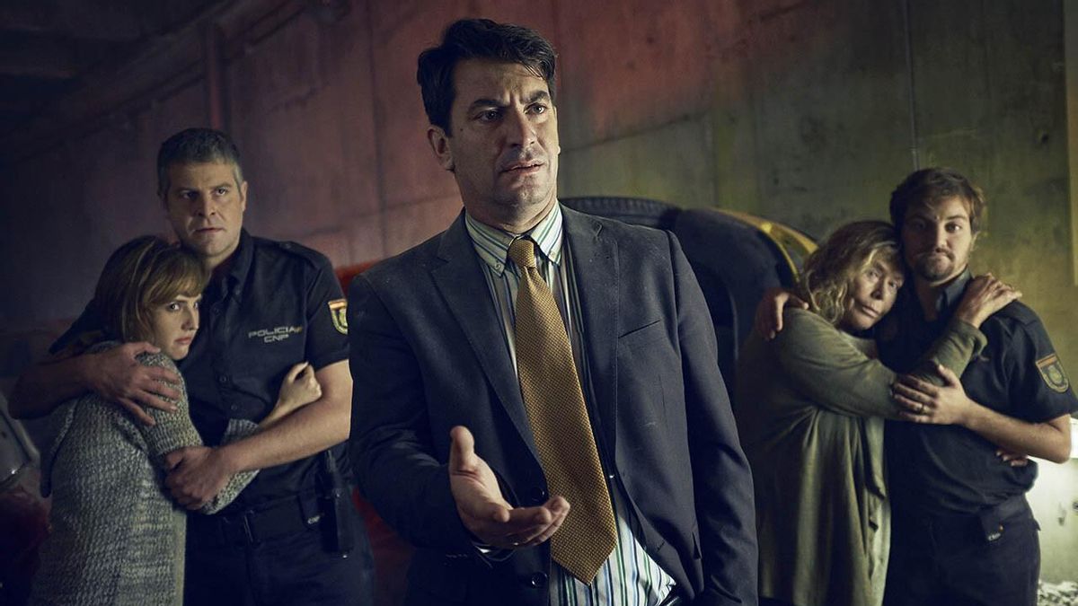 Arturo Valls y el resto del elenco de la película 'Los del túnel'.