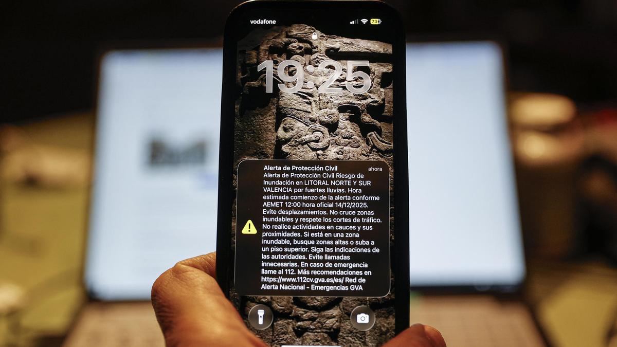 Un mensaje de alerta de Protección Civil pide a la población evitar desplazamientos y zonas inundables