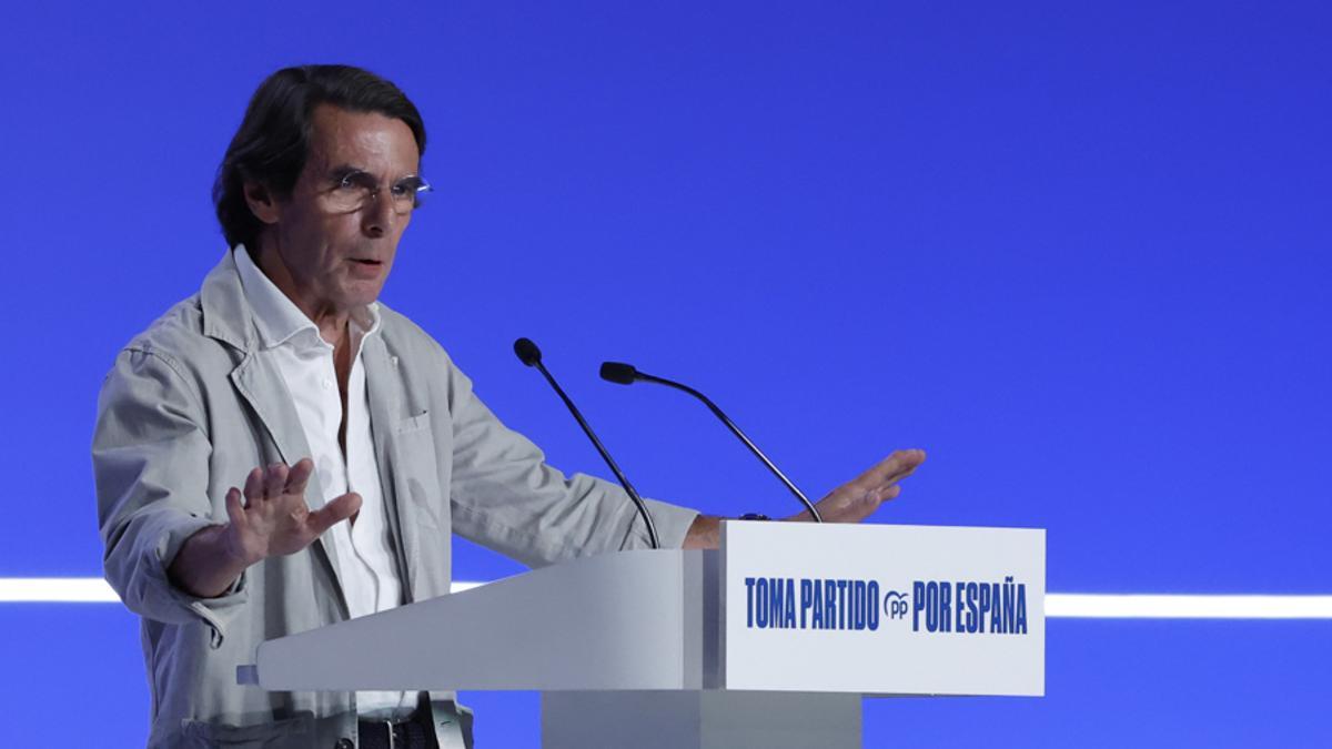 El ex presidente del Gobierno José María Aznar interviene durante el XXI Congreso Nacional del PP, este viernes en el recinto ferial Ifema de Madrid