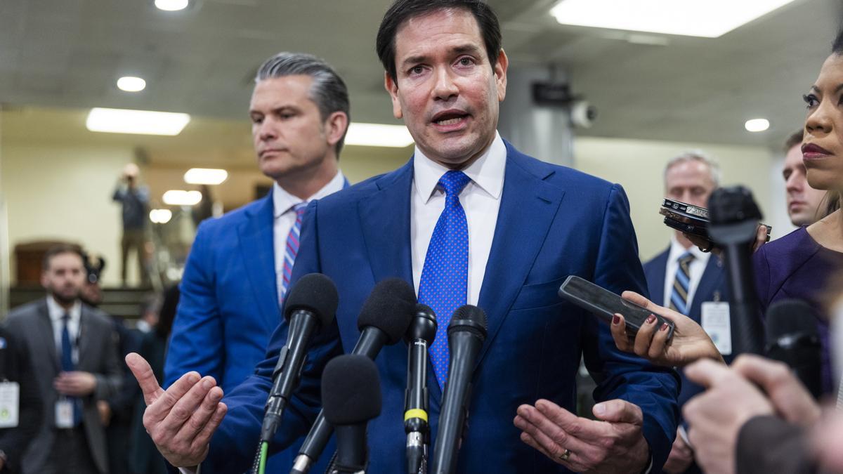 El secretario de Estado de EE. UU., Marco Rubio, junto al secretario de Defensa, Pete Hegseth, informan sobre la captura del presidente venezolano Nicolás Maduro, en el Capitolio a 7 de enero de 2026.