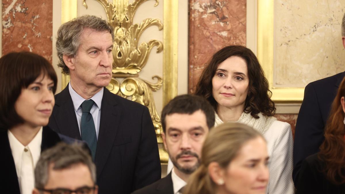 El trumpismo de Ayuso cala en el votante del PP frente a un Feijóo que no sabe cómo hacer frente a Vox