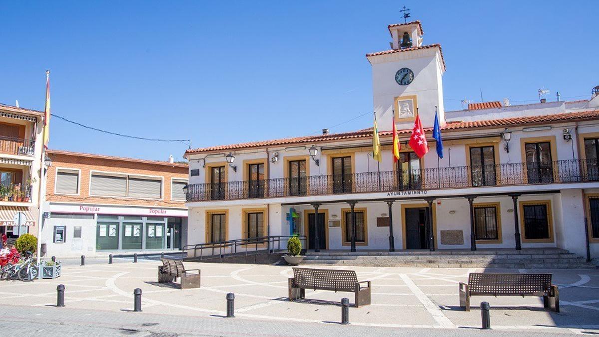 Archivo - Fachada del Ayuntamiento de Perales de Tajuña.