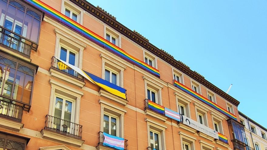 Banderas LGTBI en el Edificio de Grupos Municipales