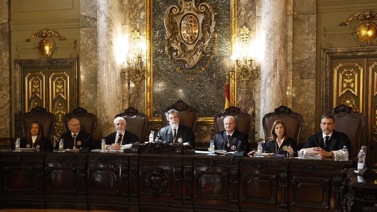 El Tribunal Supremo estudia en varias vistas si frena de manera cautelar la regularización de inmigrantes aprobada por el Gobierno, en atención a varios recursos, entre ellos el de la Comunidad de Madrid.
