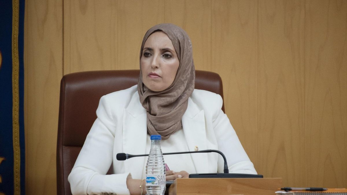 La vicepresidenta segunda de la asamblea y portavoz del Movimiento por la Dignidad y la Ciudadanía, Fatima Hamed, en la Asamblea de Ceuta, a 23 de julio de 2024.