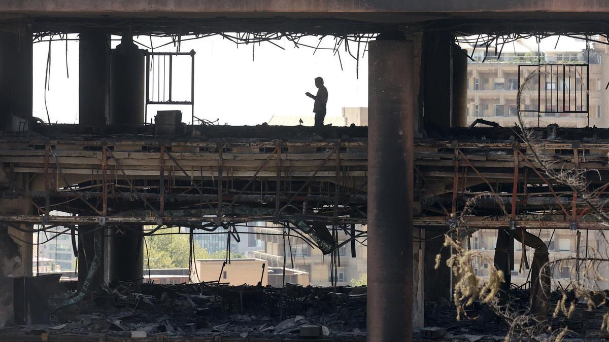 Vista del edificio de la televisión iraní golpeado por los ataques de Israel