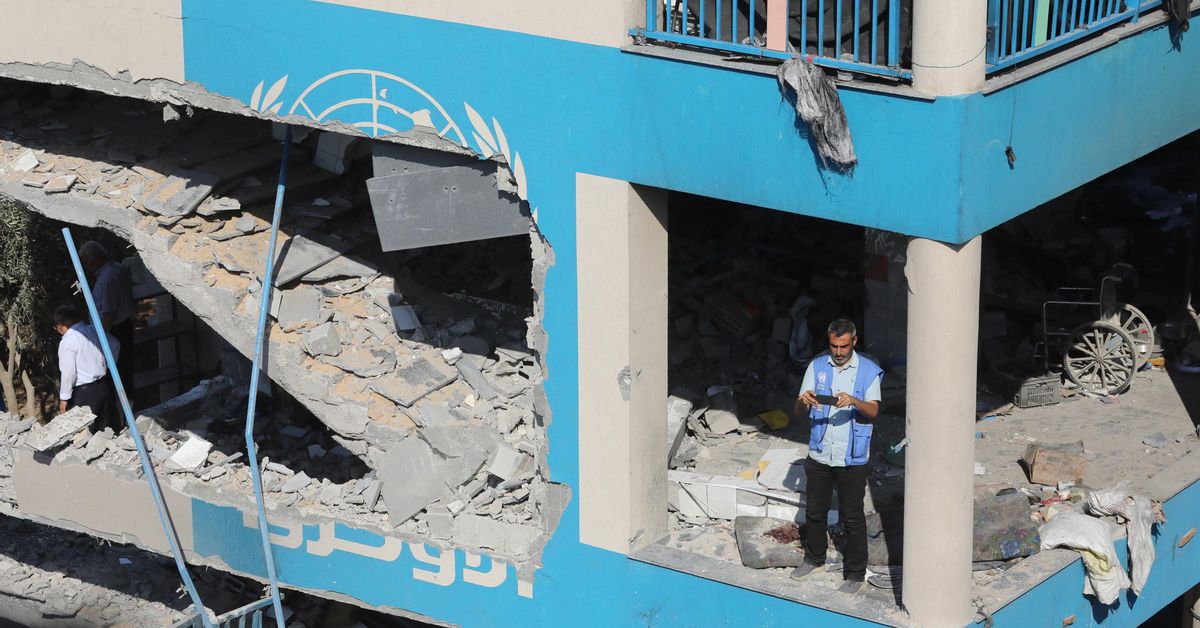 Al menos 18 muertos en un bombardeo israelí contra una escuela de UNRWA ...
