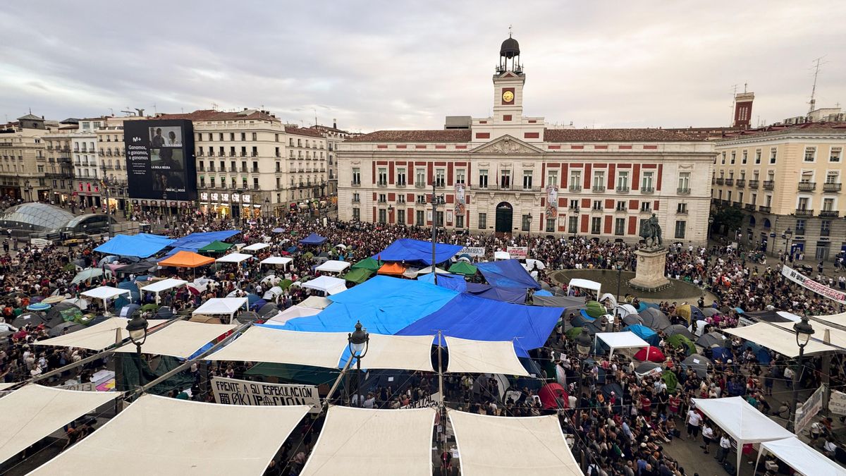 La acampada de Sol se consolida y aumenta la presión al Gobierno ante el Consejo de Ministros del martes