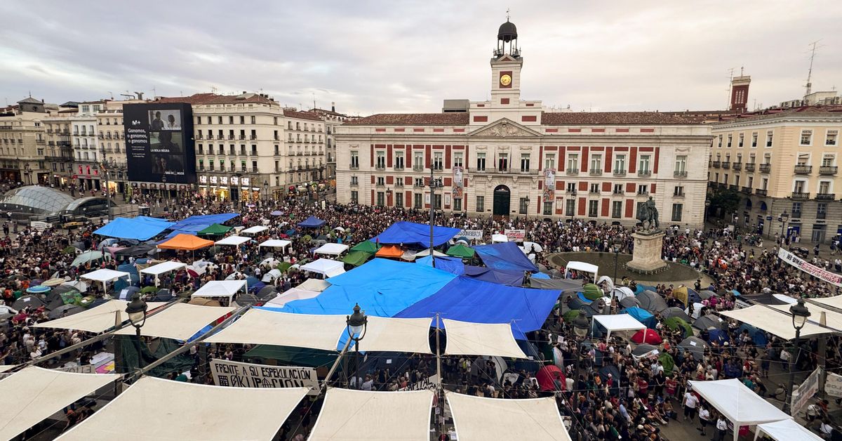 La acampada de Sol se consolida y aumenta la presión al Gobierno ante el Consejo de Ministros del martes
