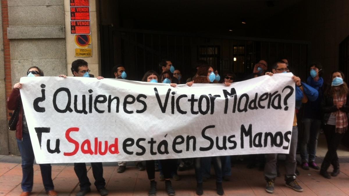 'Gente al rescate' hace un escrache al jefe de la sanidad privatizada en España