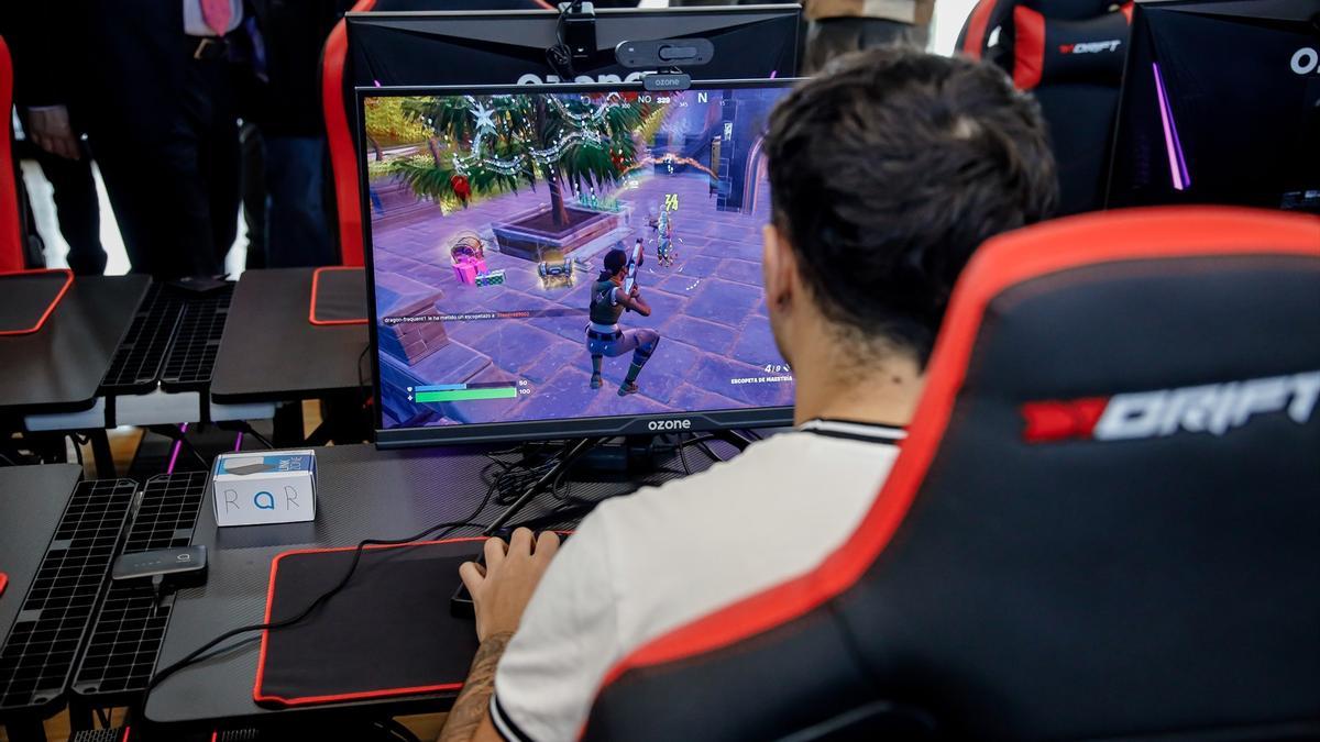 Expertos exigen a Consumo que ataje los riesgos de ludopatía en menores de los videojuegos: 