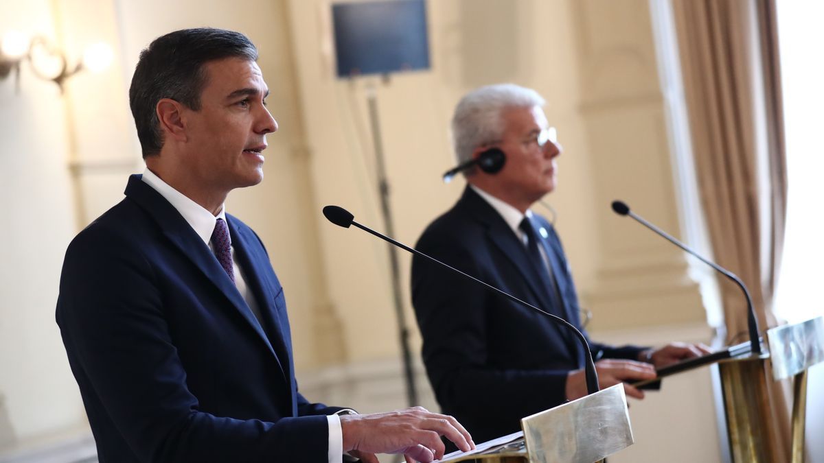 El presidente del Gobierno, Pedro Sánchez, hace una intervención ante los medios de comunicación durante su viaje a Bosnia y Herzegovina, a 30 de julio de 2022.