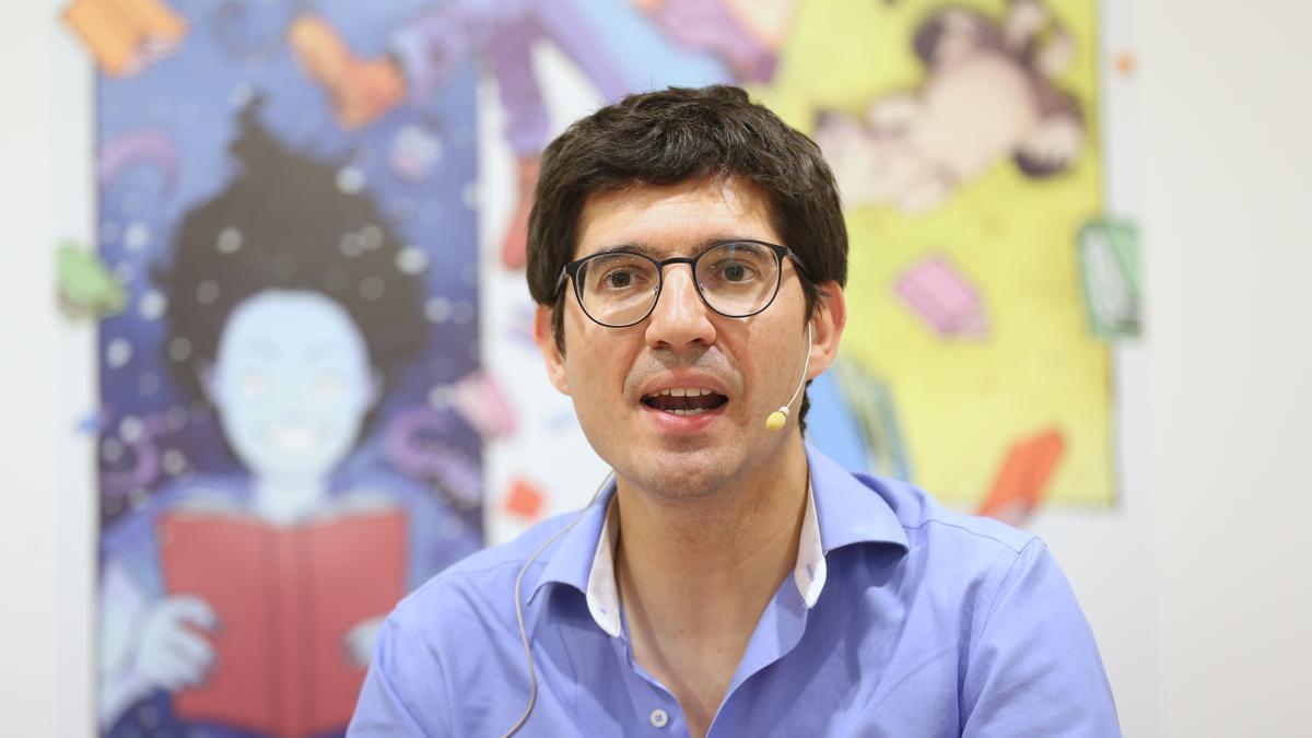 Paco Cerdà, Premio Nacional de Narrativa 2025 por 'Presentes', su libro sobre Primo de Rivera