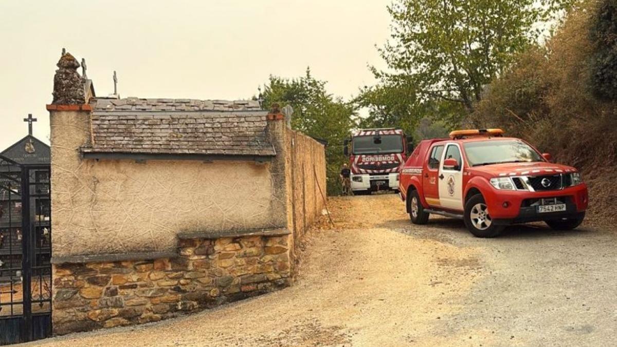 La Xunta retiró de los incendios a los bomberos provinciales mientras pedía más recursos al Estado
