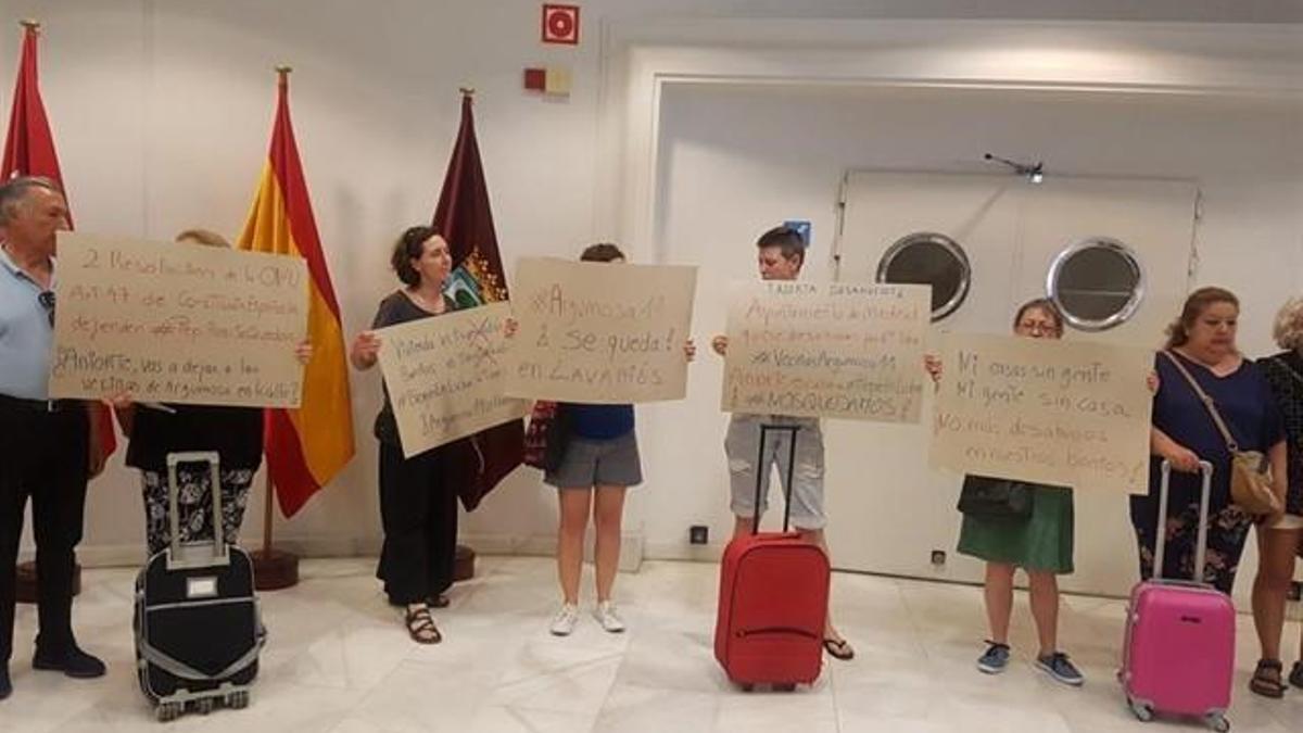 Protesta en el Ayuntamiento de Madrid de los desahuciados por los desahucios del edificio Argumosa 11, en Lavapiés.