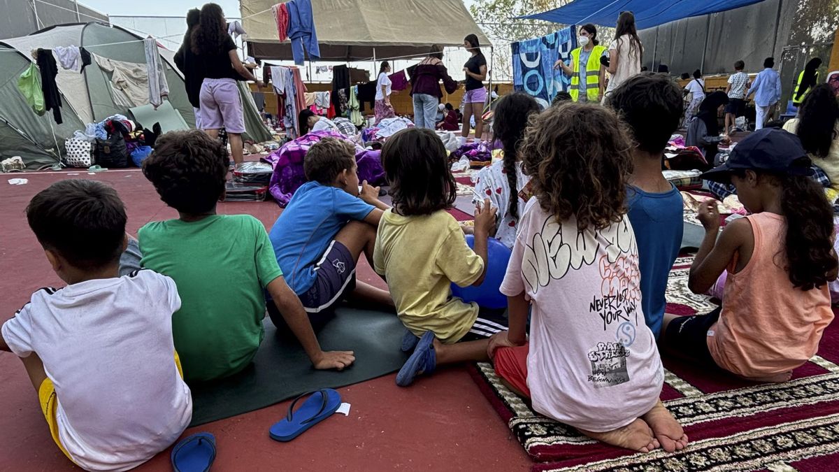 Mujeres y niñas migrantes en un espacio habilitado para ellas en Ceuta.