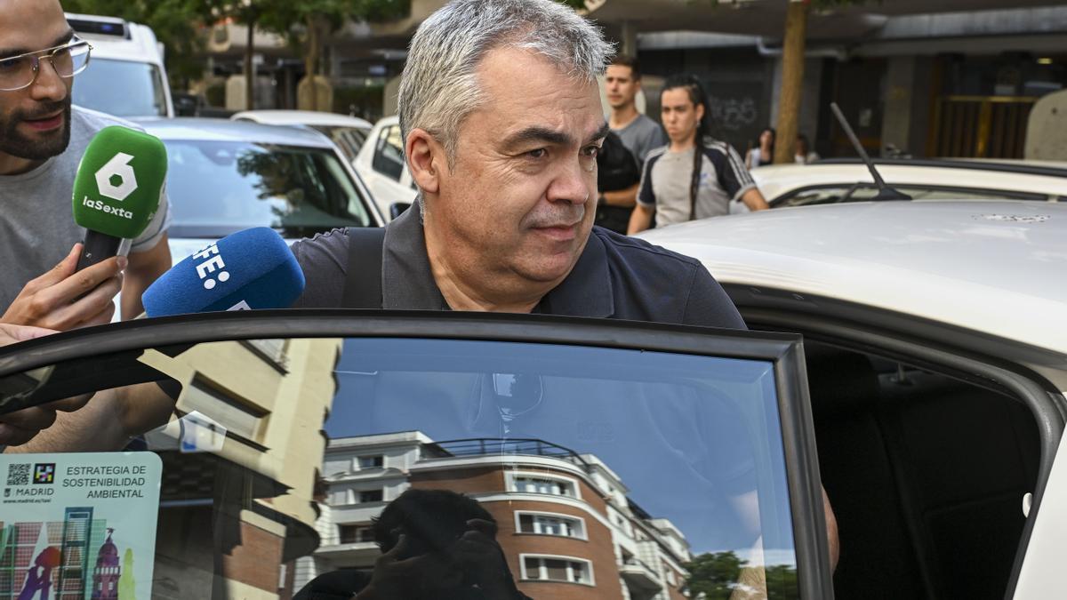 El exsecretario de Organización del PSOE Santos Cerdán a su salida de su domicilio