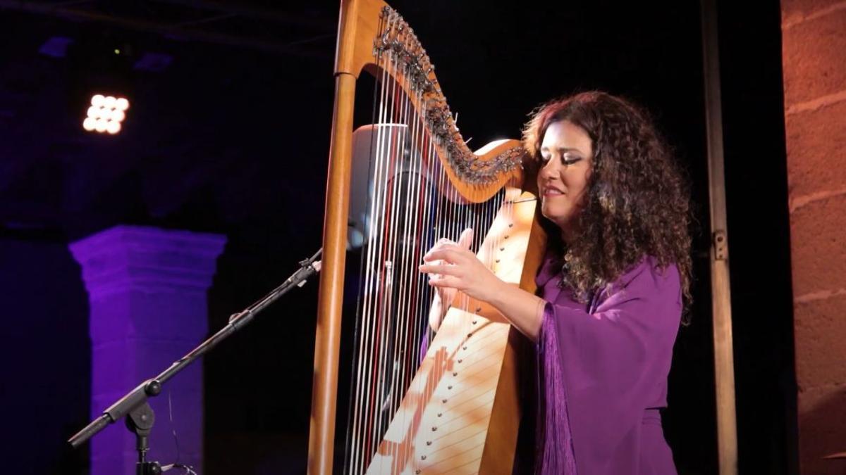 Ana Crismán, pionera del arpa flamenca: 