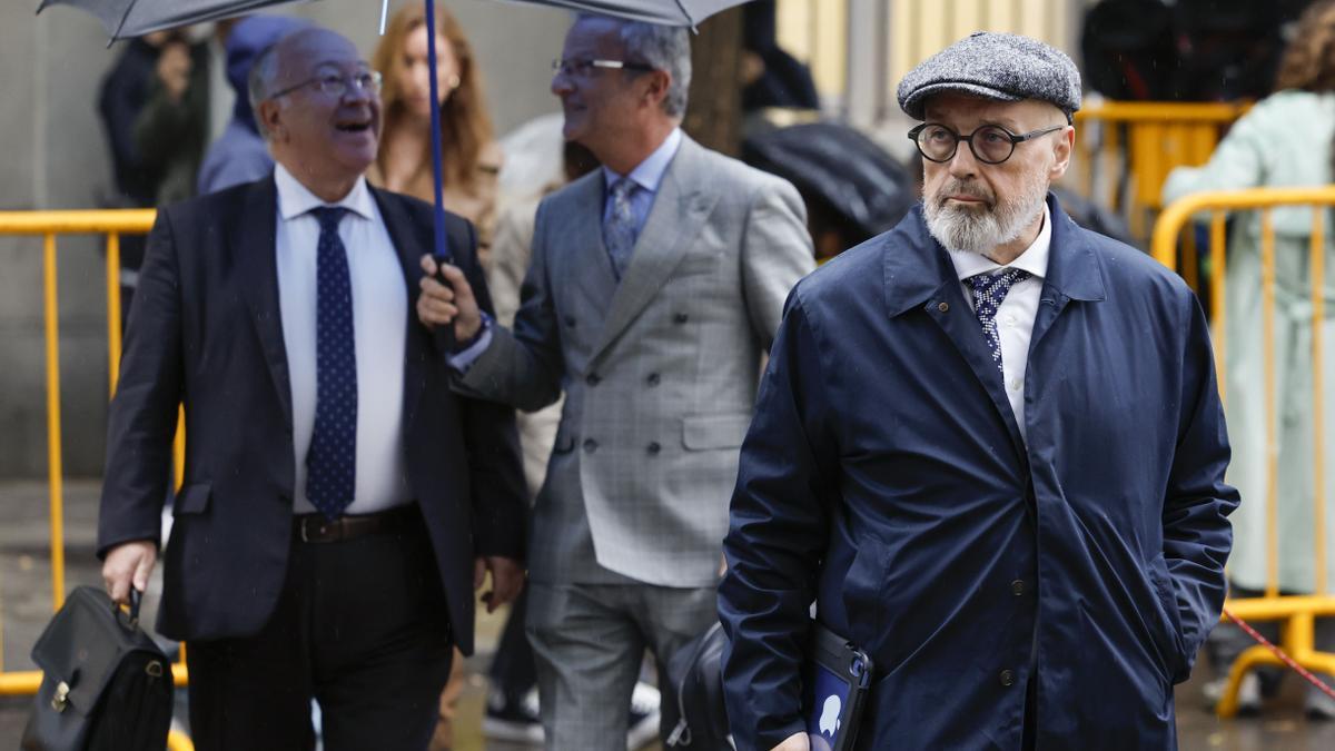 Jacobo Tejeilo, abogado de Santos Cerdán, a su salida del Tribunal Supremo donde han declarado ante el juez el exgerente del PSOE y la secretaria que daba sobres a Ábalos y Koldo en relación al caso Koldo, en Madrid, a 29 de octubre de 2025.
