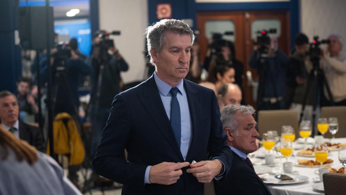 El presidente del PP, Alberto Núñez Feijóo, durante un desayuno informativo de Fórum Europa.