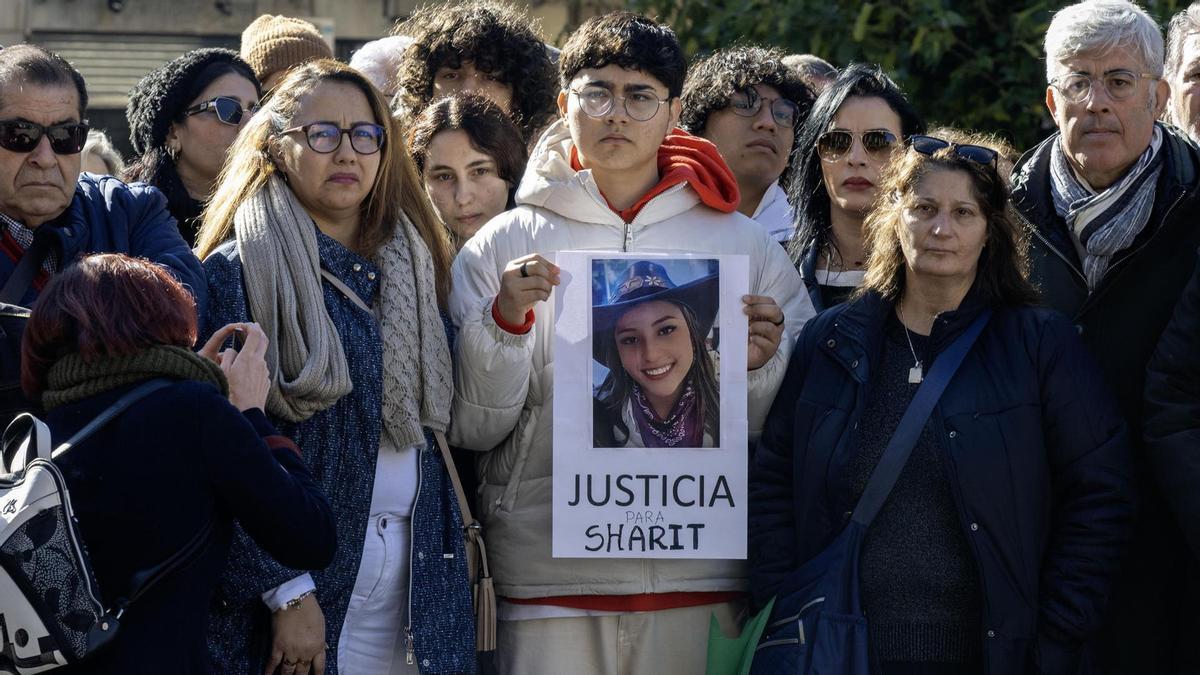 La madre de Sharit, una de las dos adolescentes cuyos cuerpos sin vida aparecieron ayer en el parque de la Concordia de Jaén.