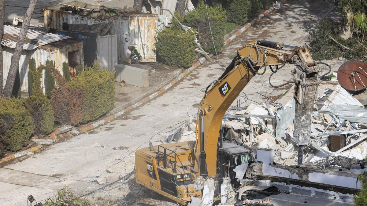 Excavadoras israelíes comenzaron a demoler este martes el complejo de la agencia de la ONU para los refugiados palestinos (UNRWA) ubicado en el ocupado Jerusalén Este.