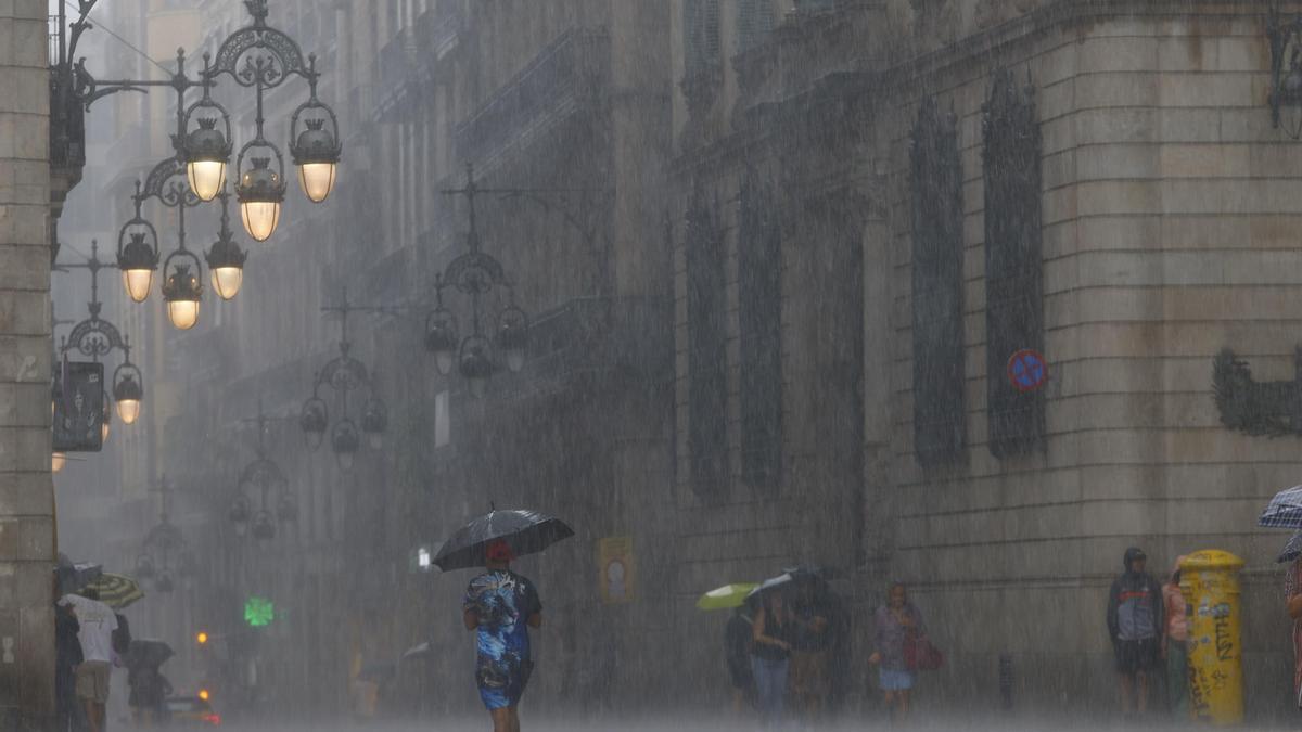 Un frente de lluvias violentas deja registros inéditos en Cataluña: 26 litros en 5 minutos