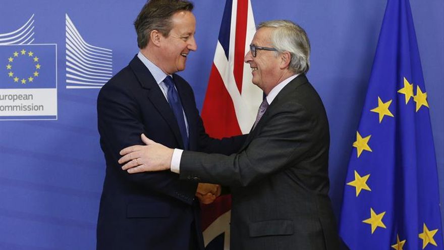 Cameron ve "insuficiente" la propuesta de la UE tras una reunión "difícil" con Juncker