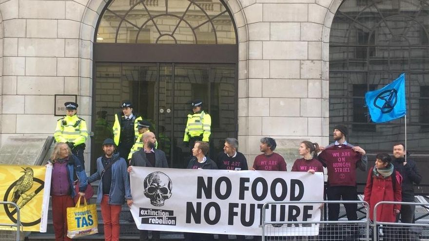 Activistas de Extinction Rebellion en huelga de hambre.