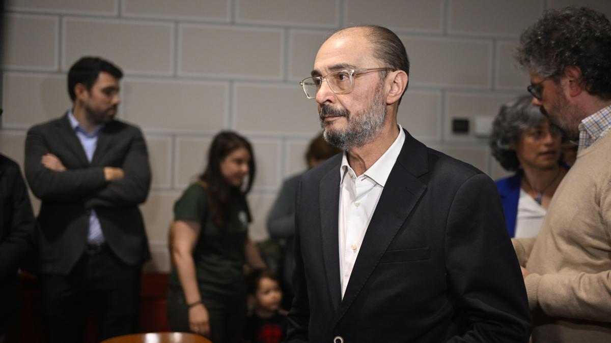 El expresidente de Aragón Javier Lambán en la presentación de su libro.