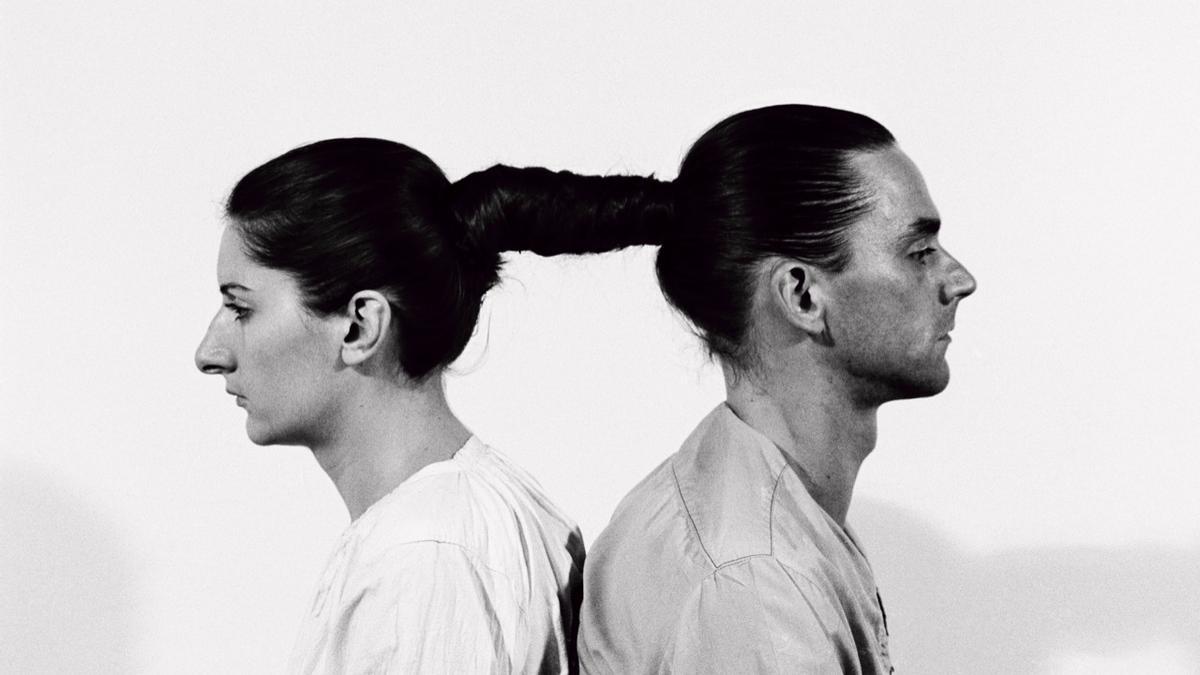 Marina Abramovic Relation in Time, 1977.