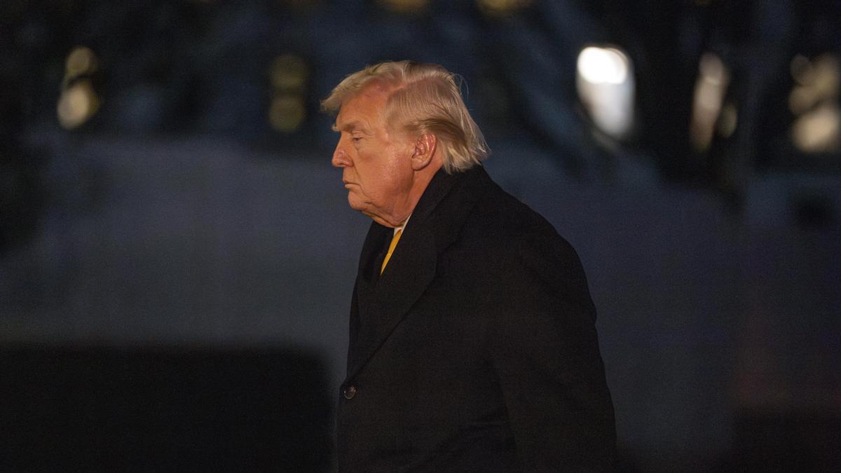 El presidente Donald Trump regresa a la Casa Blanca.