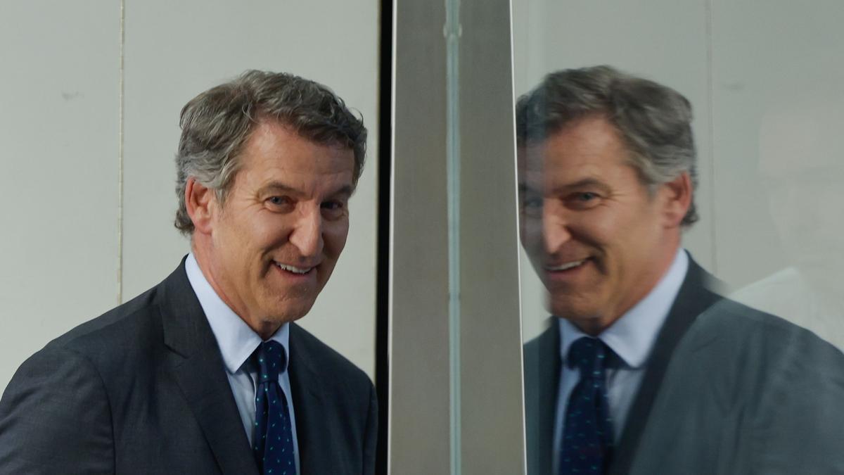 Feijóo niega corrupción e imputaciones en sus equipos pese a que la justicia lo desmiente