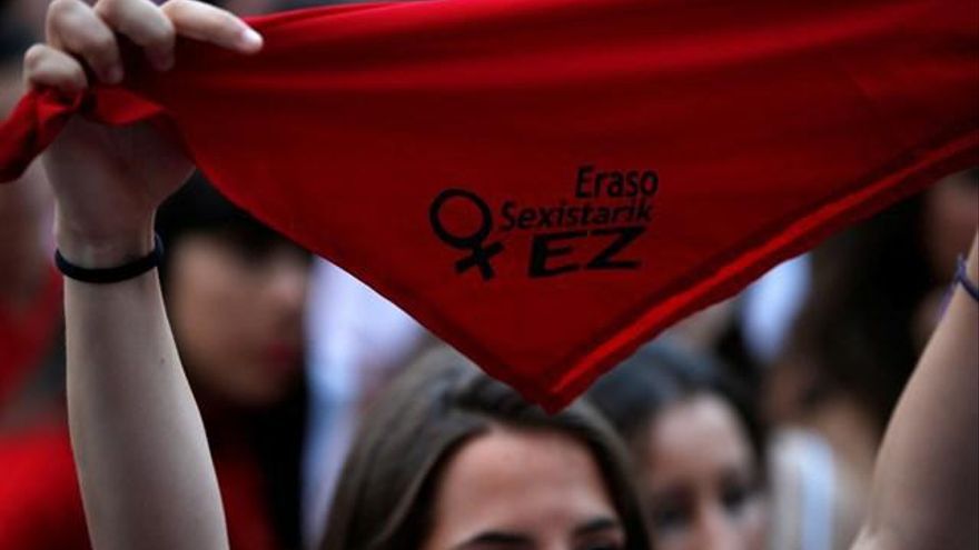 Manifestación contra los ataques sexuales en Sanfermines: "Ningún asalto sexista".