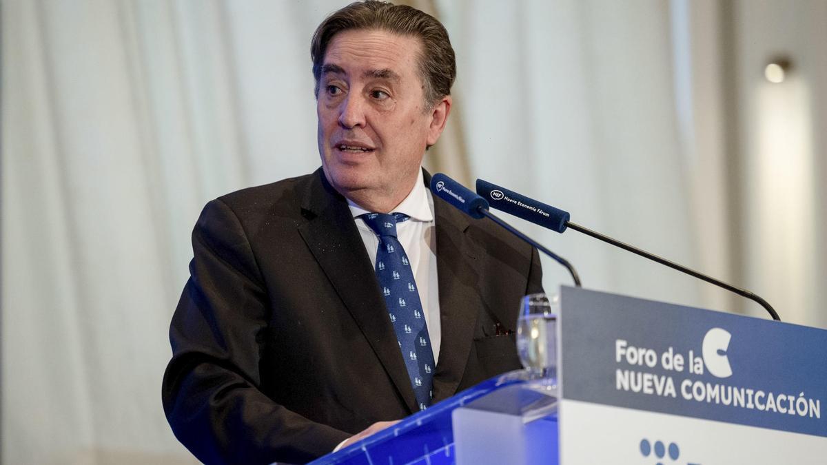 El director del Instituto Cervantes, Luis García Montero, interviene en un desayuno informativo del Foro de la Nueva Comunicación para abordar los próximos retos de la institución